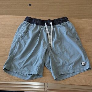 Vuori 7 inch inseam lined Kore Short Small